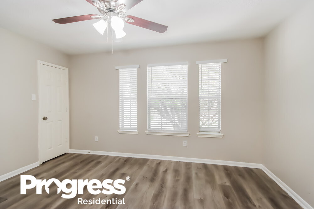 Building Photo - 18450 Hollow Oaks Cir