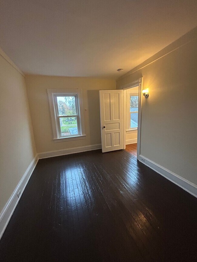 Building Photo - 556 N Plum St