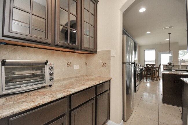 Building Photo - 17510 Woodfalls Ln