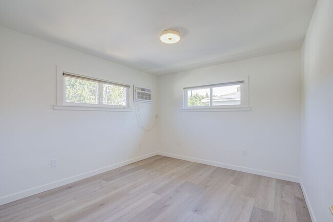 Building Photo - Riverside Residences