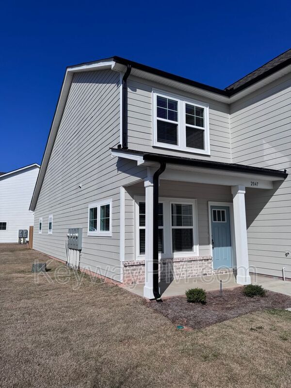 Building Photo - 2047 Denmark Ave SE