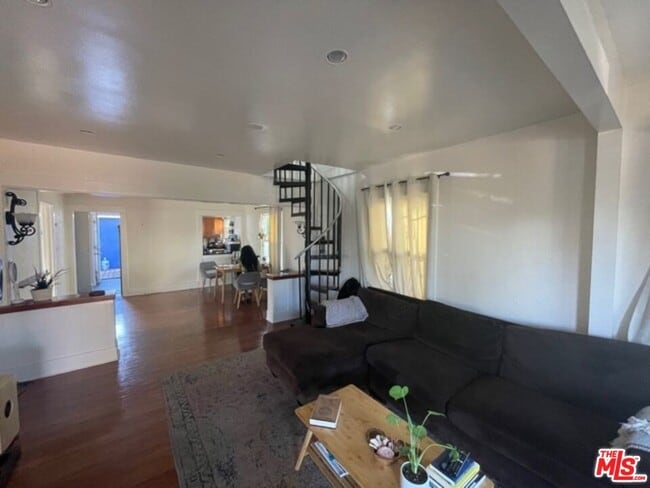 Building Photo - 547 Brooks Ave