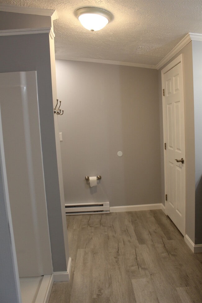 Building Photo - 6 Laura Ln