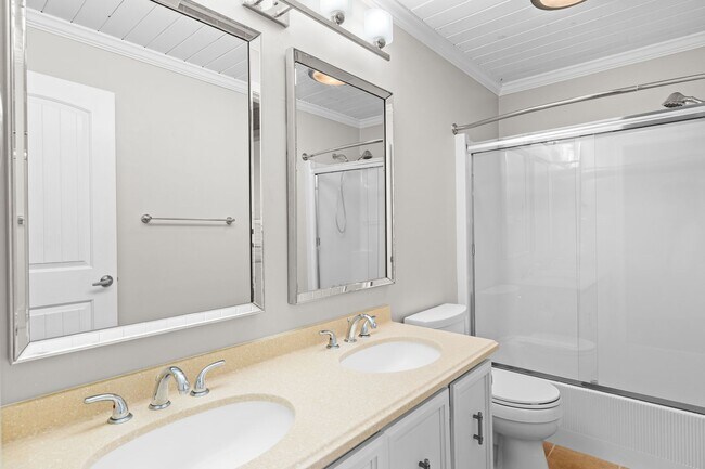 Building Photo - 10030 Tan Rara Dr