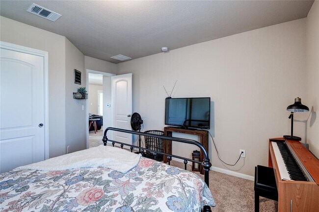 Building Photo - 5901 Scenic Lake Dr