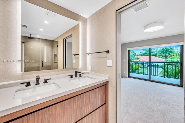 Building Photo - 2211 NE 122nd St