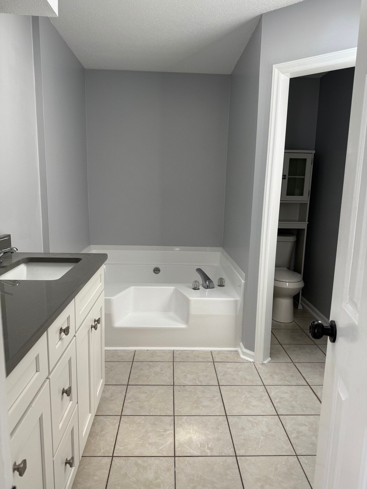 master bathroom - 2728 Sawgrass Ct