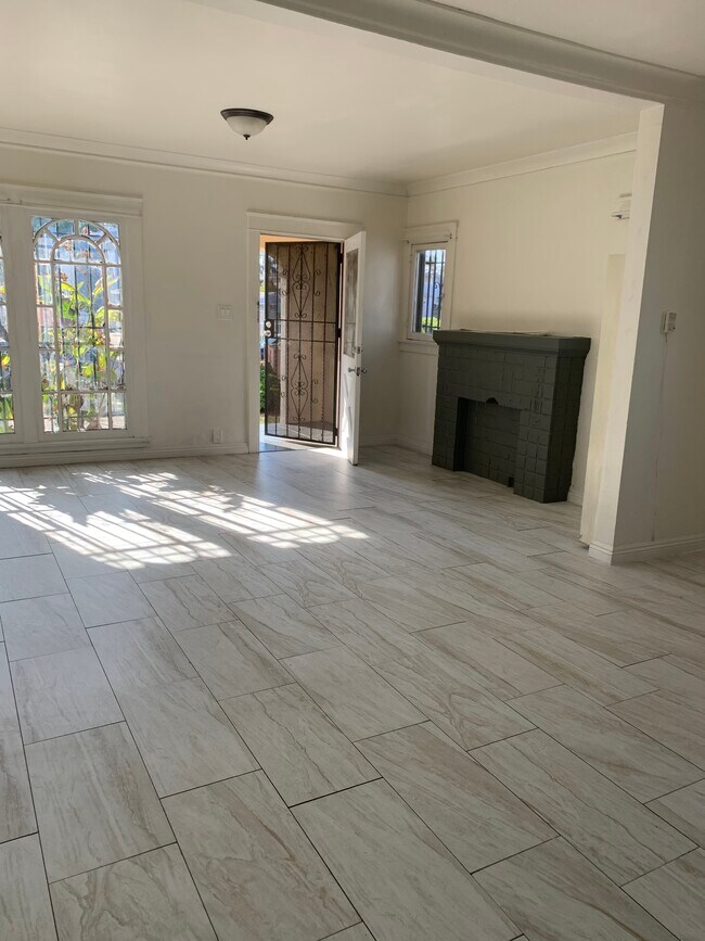 Building Photo - 1640 E 49th St