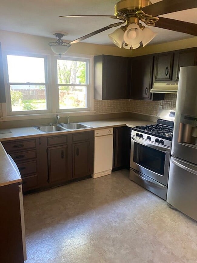 Building Photo - 124 Maxwell Ave