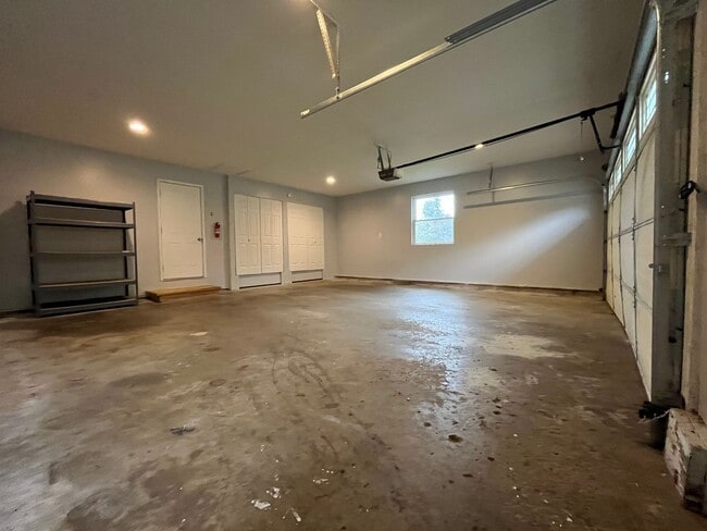 Building Photo - Beautiful home, rural setting but close to...