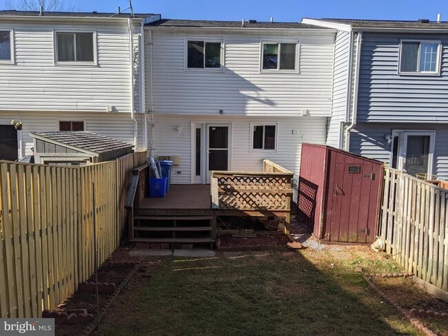 Building Photo - 18005 Queen Elizabeth Dr