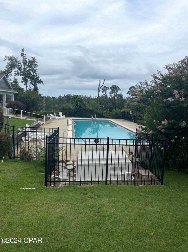 Building Photo - 4031 Oak Forest Dr
