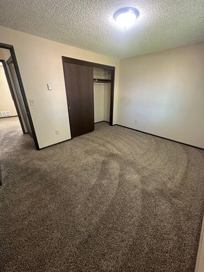 Building Photo - 1352