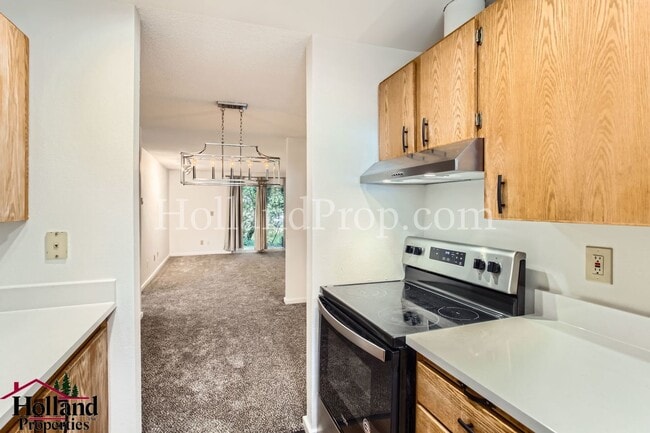 Building Photo - **New Price + Exclusive First Month Incent...