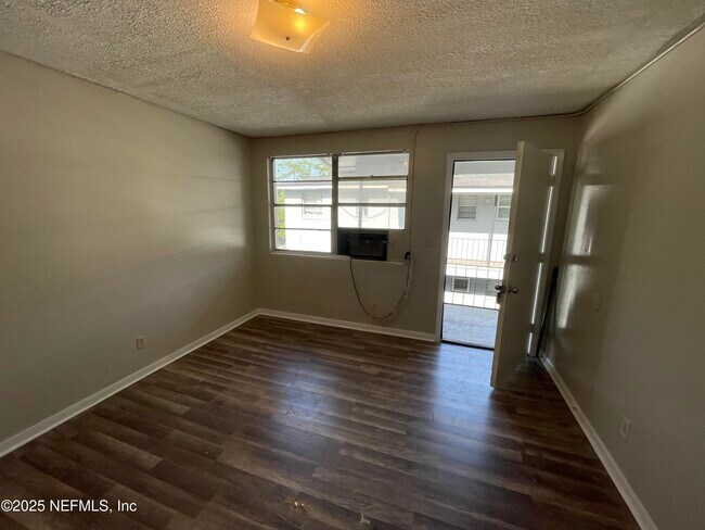 Building Photo - 1624 W 36th St