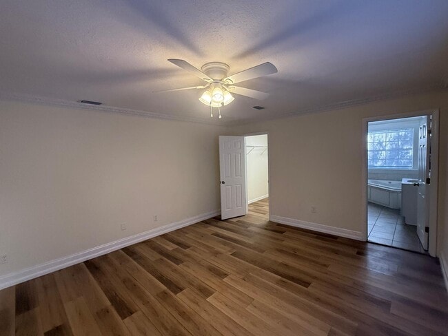 Building Photo - 2031 Charter Oaks Dr