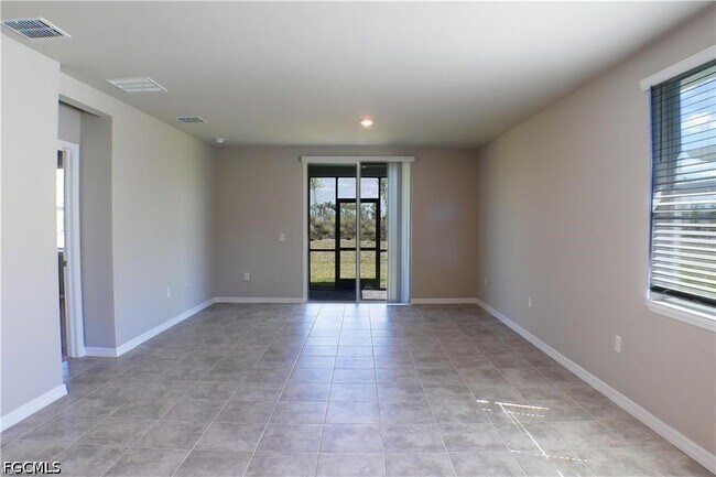 Building Photo - 44229 Saddlewood Ct