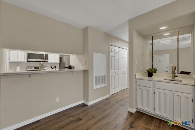 Primary Photo - 1202 Thorpe Ln