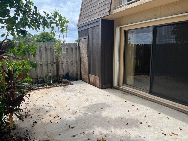 Building Photo - 4803 Waterview Cir