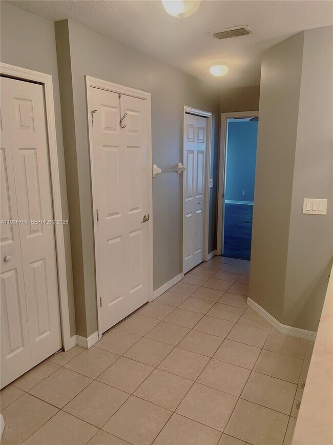 Building Photo - 2050 SE Franciscan St