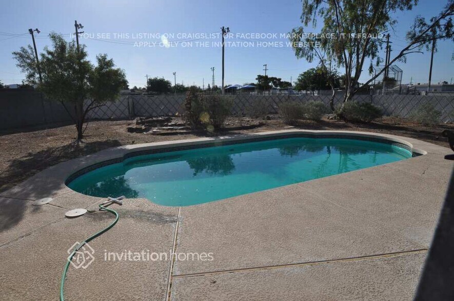 Building Photo - 9811 N 40th Dr