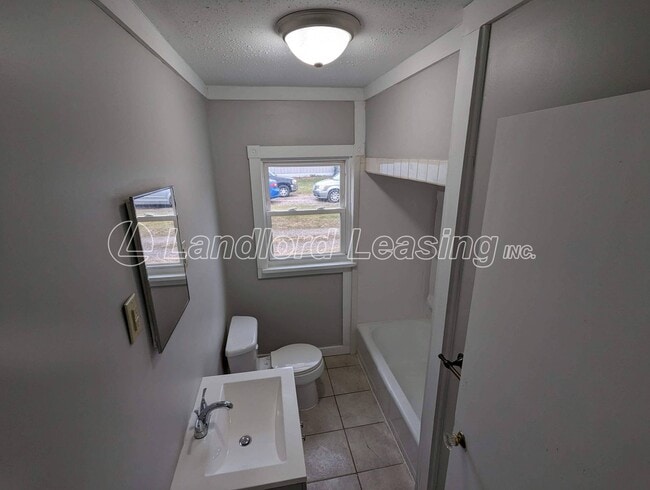 Building Photo - Spacious 3-Bedroom Home with 2-Car Garage ...
