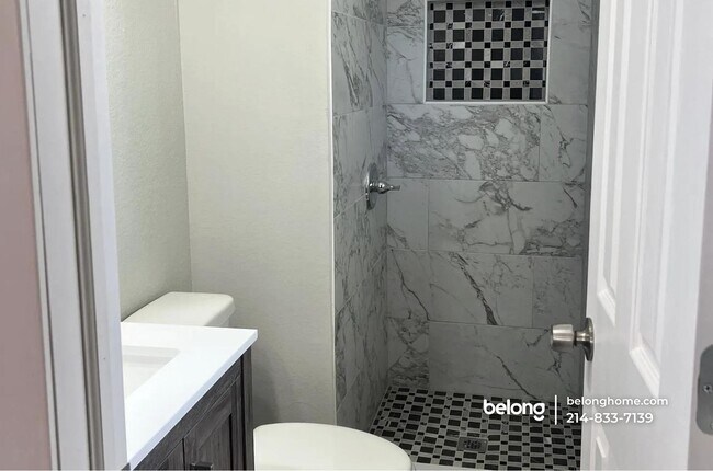 Building Photo - 5716 Hanson Dr