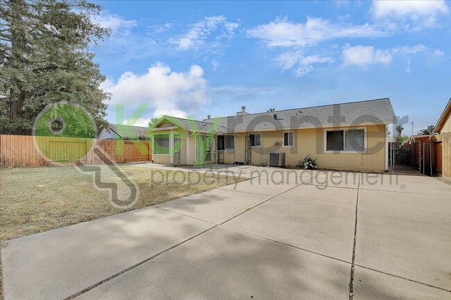 Building Photo - 10 Dempster Ct