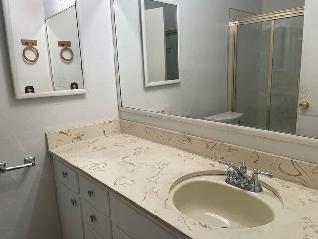 Building Photo - 3 Bedroom Home Close to UNR
