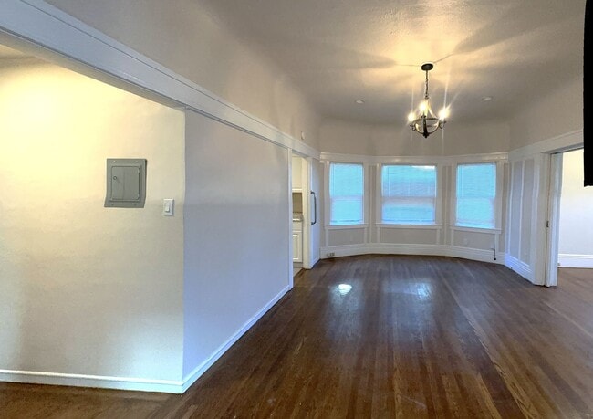 Building Photo - 1522