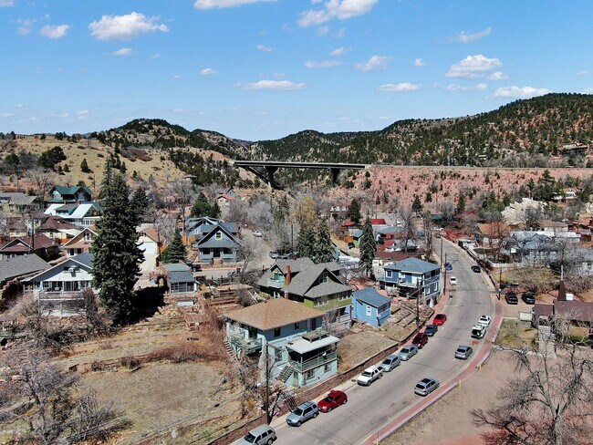 Building Photo - 505 Cañon Ave