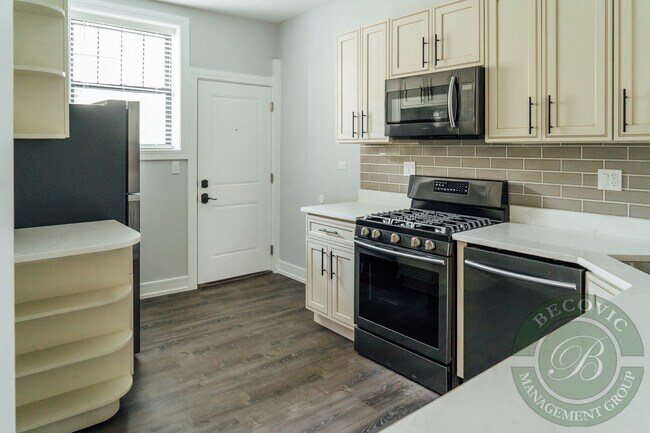 Building Photo - 6109 N Winthrop Ave