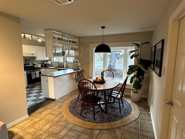 Building Photo - 311 Le Grande Ave