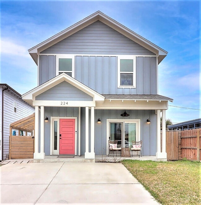 Building Photo - 224 E Oaks Ave