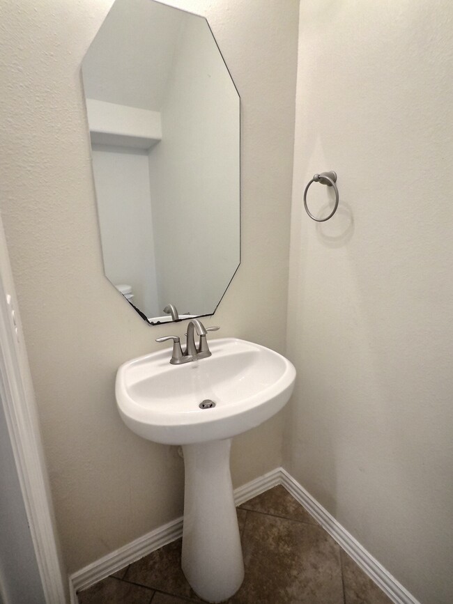 Building Photo - 118 Silverglen Ct