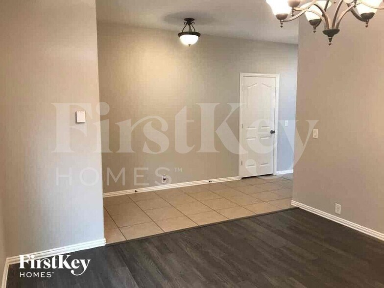 Building Photo - 612 Celeste Ln