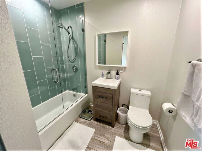 Building Photo - 5139 Balboa Blvd