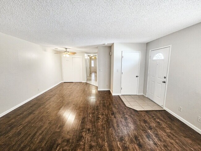 Primary Photo - 305 S Richmond Rd