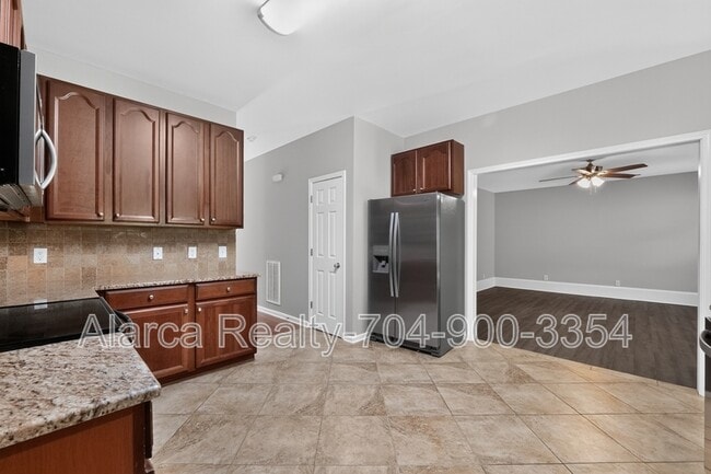 Building Photo - 2041 White Cedar Ln
