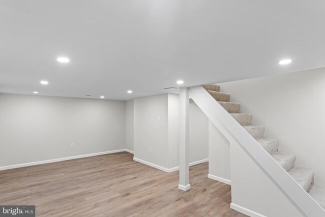 Building Photo - 5004 Barnaby Ln