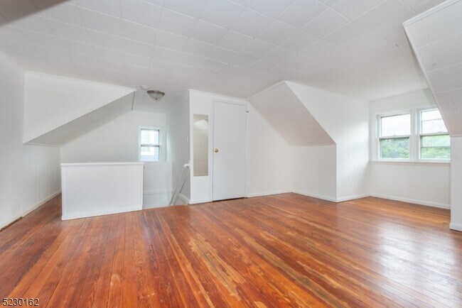 Building Photo - 51 Riggs Pl