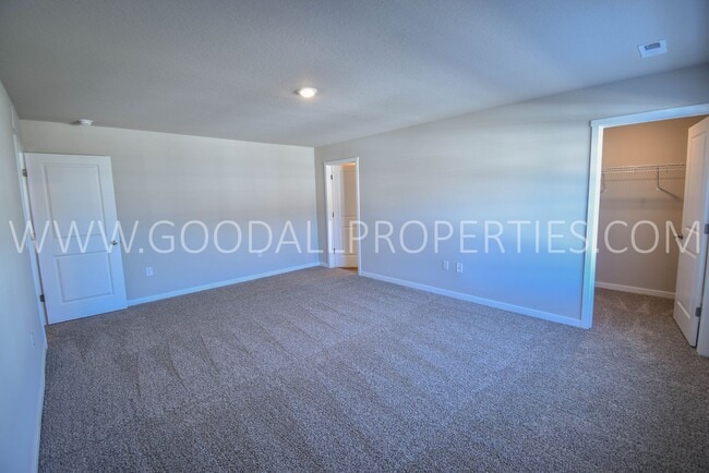 Building Photo - 3 Bedroom 2.5 Bath Townhome in Waukee