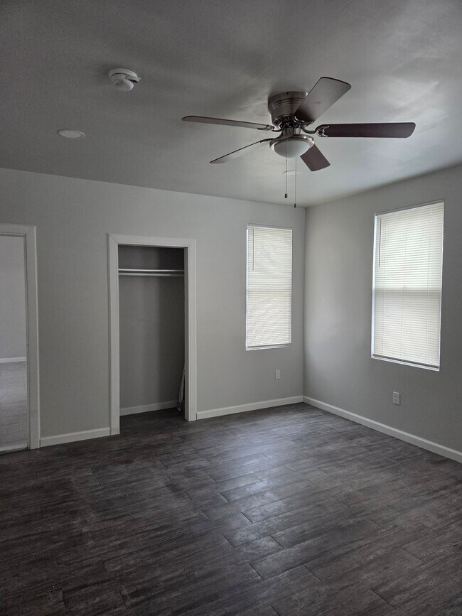 Building Photo - 440 E Cheltenham Ave