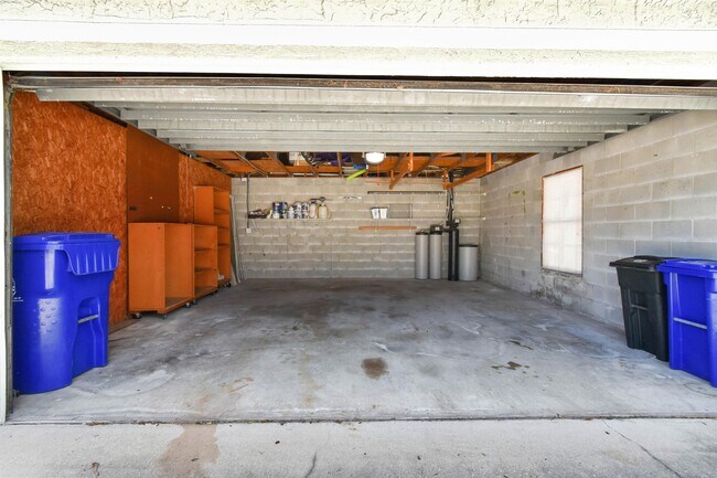 Building Photo - 324 Village Dr