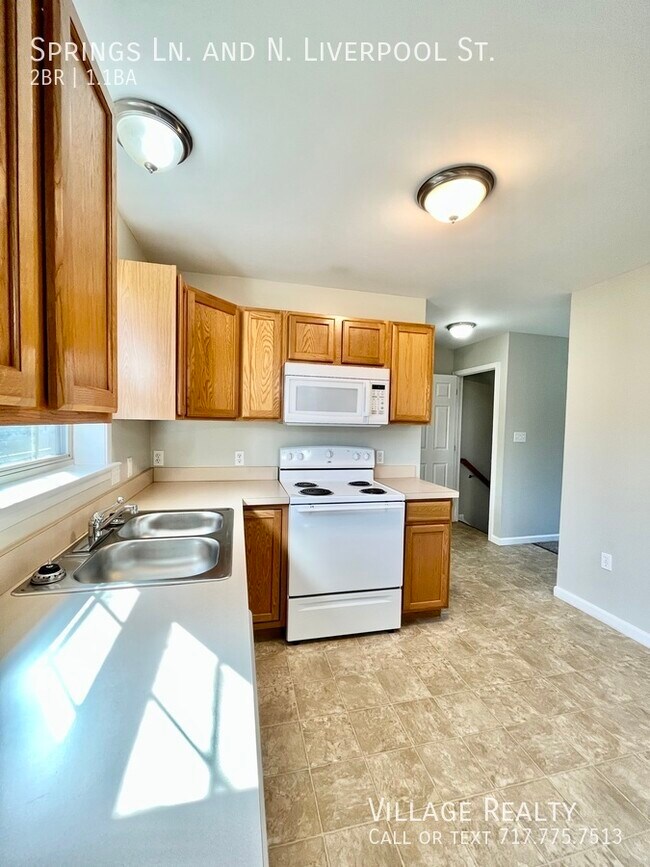 Building Photo - 155 Springs Ln