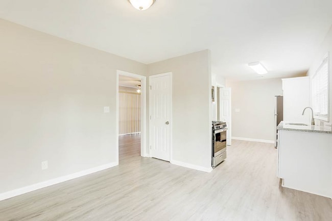 Building Photo - 2755 Collier Dr NW