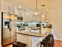 Building Photo - FULLY FURNISHED LUXURY CONDO!