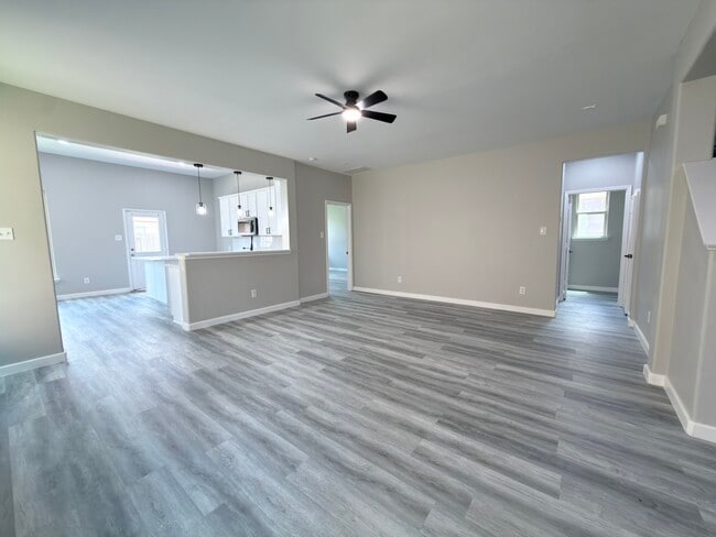 Building Photo - 9413 Savannah Holly Dr