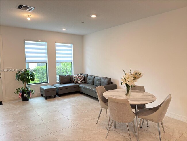 Building Photo - 8344 NW 7th Pl