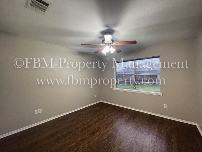 Building Photo - 1509 S Hall St